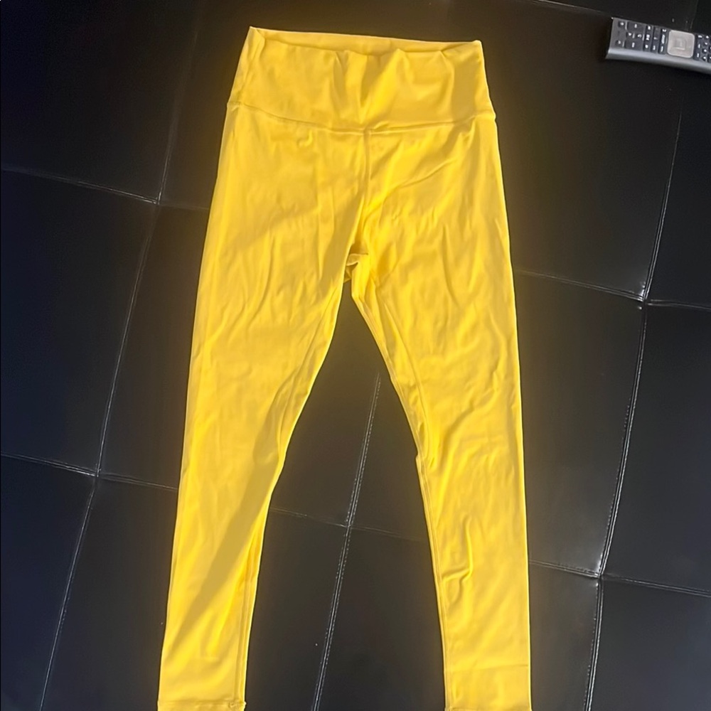 Lululemon Leggings - yellow, size 6